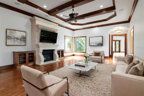 House in Tampa, Florida 5 bedrooms, 580.08 sq.m. № 2277035 - photo 19