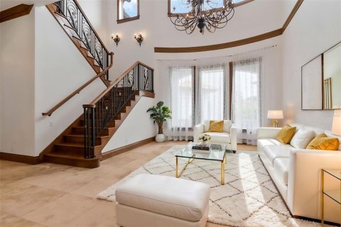 House in Tampa, Florida 5 bedrooms, 580.08 sq.m. № 2277035 - photo 8