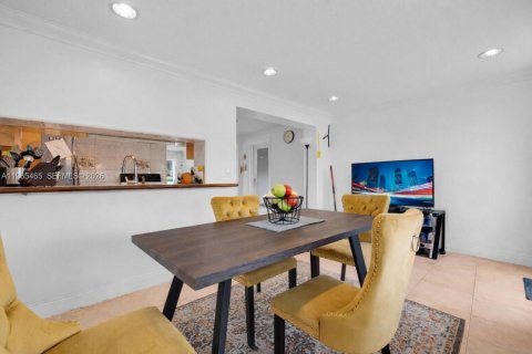 Villa ou maison à vendre à Hollywood, Floride: 3 chambres, 100.98 m2 № 2027044 - photo 22