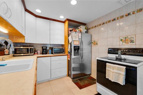 Villa ou maison à vendre à Hollywood, Floride: 3 chambres, 100.98 m2 № 2027044 - photo 16