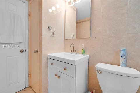 Villa ou maison à vendre à Hollywood, Floride: 3 chambres, 100.98 m2 № 2027044 - photo 27