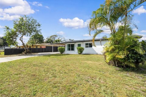 Villa ou maison à vendre à Hollywood, Floride: 3 chambres, 100.98 m2 № 2027044 - photo 9