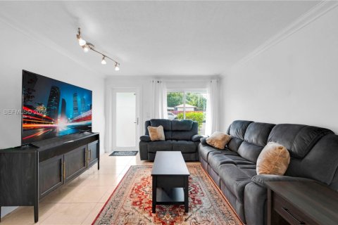 Villa ou maison à vendre à Hollywood, Floride: 3 chambres, 100.98 m2 № 2027044 - photo 14