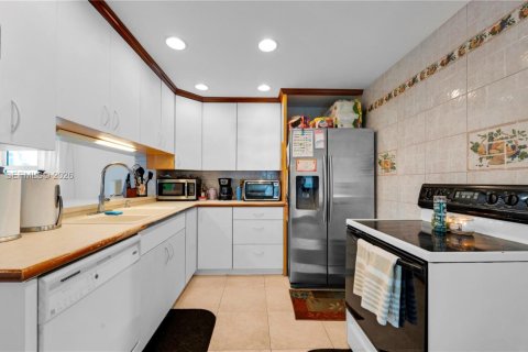 Villa ou maison à vendre à Hollywood, Floride: 3 chambres, 100.98 m2 № 2027044 - photo 15