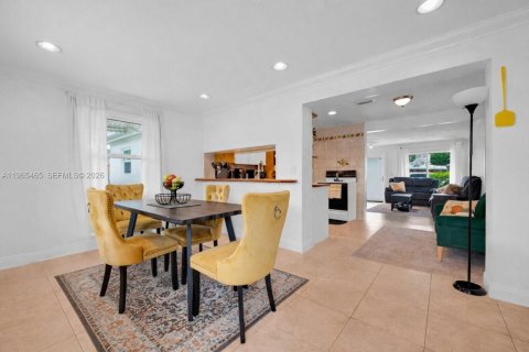 Villa ou maison à vendre à Hollywood, Floride: 3 chambres, 100.98 m2 № 2027044 - photo 21