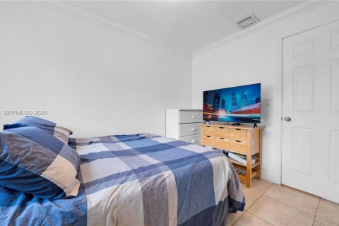 Villa ou maison à vendre à Hollywood, Floride: 3 chambres, 100.98 m2 № 2027044 - photo 25