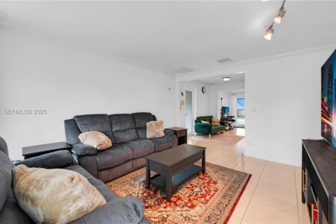 Villa ou maison à vendre à Hollywood, Floride: 3 chambres, 100.98 m2 № 2027044 - photo 11