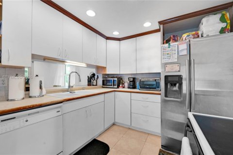 Villa ou maison à vendre à Hollywood, Floride: 3 chambres, 100.98 m2 № 2027044 - photo 17