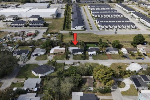 Villa ou maison à vendre à Hollywood, Floride: 3 chambres, 100.98 m2 № 2027044 - photo 4