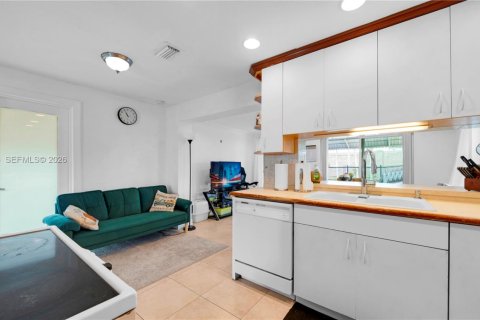 Villa ou maison à vendre à Hollywood, Floride: 3 chambres, 100.98 m2 № 2027044 - photo 18