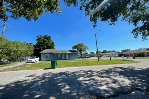 Купить коммерческую недвижимость в Форт-Лодердейл, Флорида 242.66м2, № 2006918 - фото 5