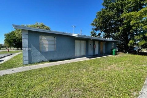 Купить коммерческую недвижимость в Форт-Лодердейл, Флорида 242.66м2, № 2006918 - фото 8