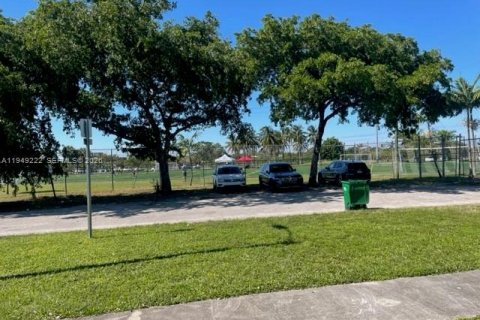 Купить коммерческую недвижимость в Форт-Лодердейл, Флорида 242.66м2, № 2006918 - фото 12