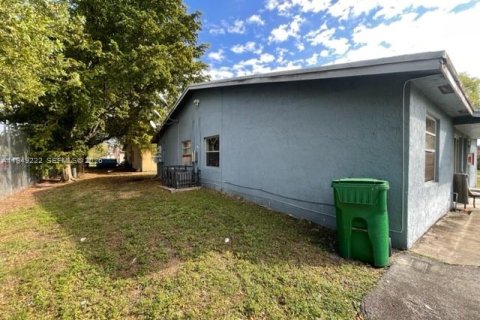 Купить коммерческую недвижимость в Форт-Лодердейл, Флорида 242.66м2, № 2006918 - фото 17