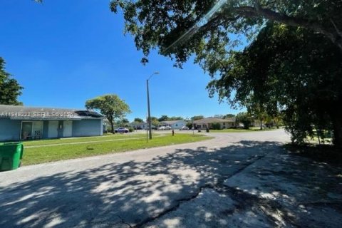 Купить коммерческую недвижимость в Форт-Лодердейл, Флорида 242.66м2, № 2006918 - фото 7