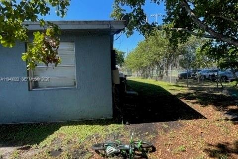 Купить коммерческую недвижимость в Форт-Лодердейл, Флорида 242.66м2, № 2006918 - фото 9