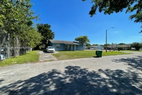 Купить коммерческую недвижимость в Форт-Лодердейл, Флорида 242.66м2, № 2006918 - фото 6