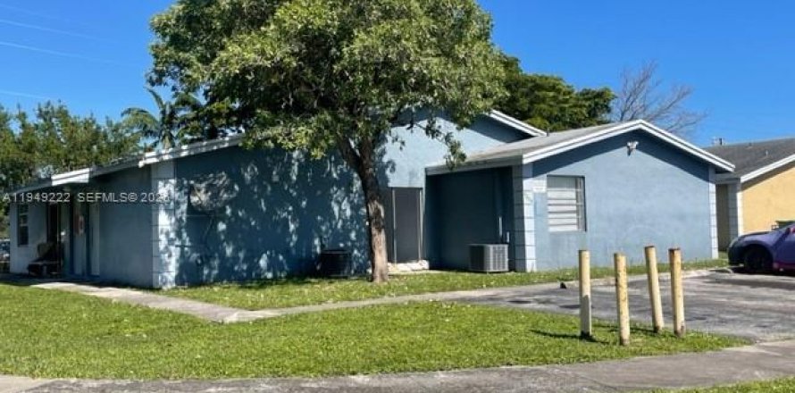 Коммерческая недвижимость в Форт-Лодердейл, Флорида 242.66м2 № 2006918