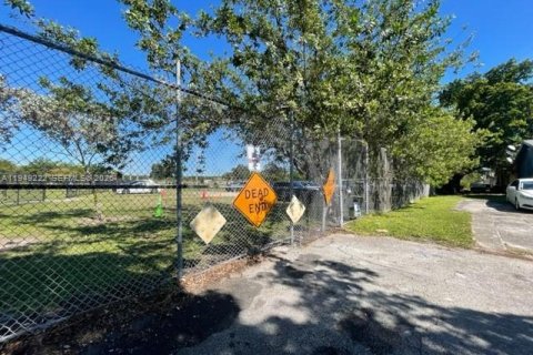 Купить коммерческую недвижимость в Форт-Лодердейл, Флорида 242.66м2, № 2006918 - фото 10