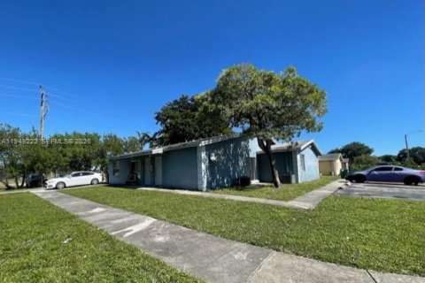 Купить коммерческую недвижимость в Форт-Лодердейл, Флорида 242.66м2, № 2006918 - фото 4