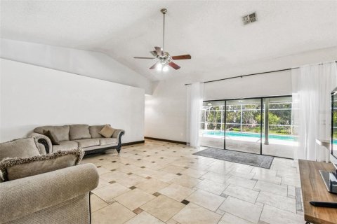 House in Lakeland, Florida 4 bedrooms, 238.94 sq.m. № 1915869 - photo 12