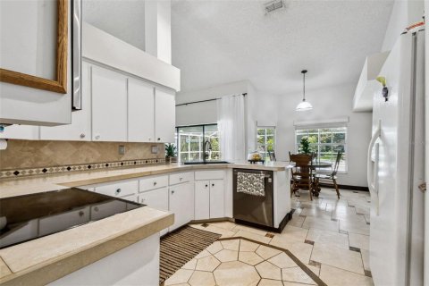 House in Lakeland, Florida 4 bedrooms, 238.94 sq.m. № 1915869 - photo 18