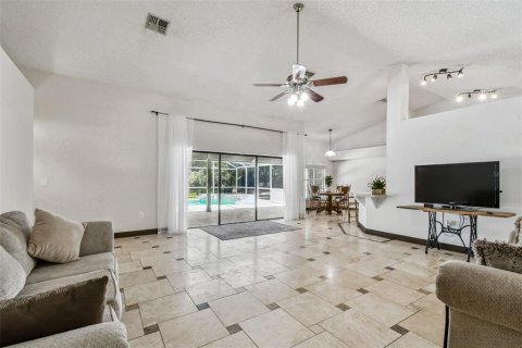 House in Lakeland, Florida 4 bedrooms, 238.94 sq.m. № 1915869 - photo 13