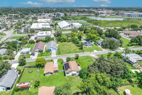 House in Orlando, Florida 3 bedrooms, 138.05 sq.m. № 2308442 - photo 11