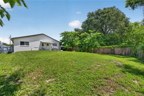 House in Orlando, Florida 3 bedrooms, 138.05 sq.m. № 2308442 - photo 6
