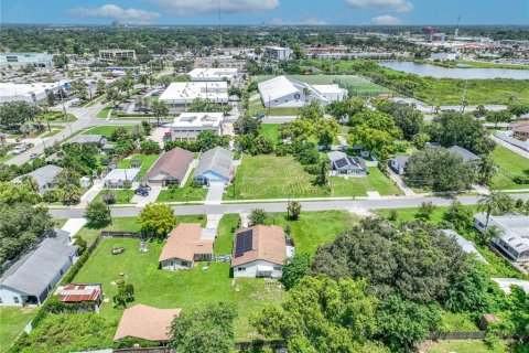 House in Orlando, Florida 3 bedrooms, 138.05 sq.m. № 2308442 - photo 14