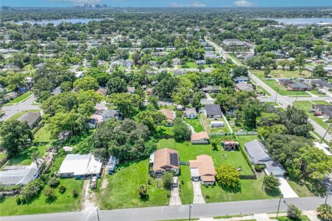 House in Orlando, Florida 3 bedrooms, 138.05 sq.m. № 2308442 - photo 18
