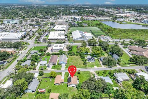 House in Orlando, Florida 3 bedrooms, 138.05 sq.m. № 2308442 - photo 15