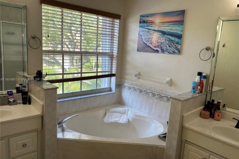 House in Sunrise, Florida 4 bedrooms, 240.25 sq.m. № 1701014 - photo 20
