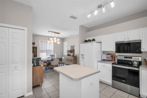 House in Palm Harbor, Florida 3 bedrooms, 145.21 sq.m. № 1614925 - photo 6