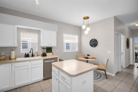 House in Palm Harbor, Florida 3 bedrooms, 145.21 sq.m. № 1614925 - photo 4