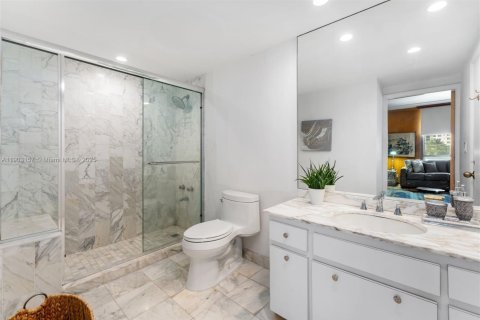 Copropriété à vendre à Bal Harbour, Floride: 2 chambres, 234.58 m2 № 1954359 - photo 13