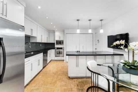 Copropriété à vendre à Bal Harbour, Floride: 2 chambres, 234.58 m2 № 1954359 - photo 5