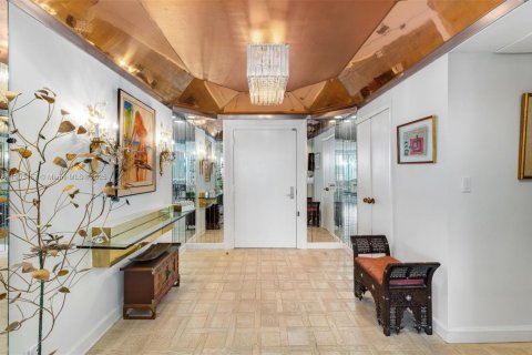 Copropriété à vendre à Bal Harbour, Floride: 2 chambres, 234.58 m2 № 1954359 - photo 6