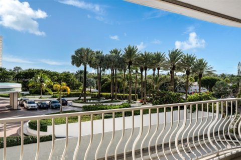 Copropriété à vendre à Bal Harbour, Floride: 2 chambres, 234.58 m2 № 1954359 - photo 18