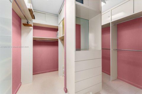 Copropriété à vendre à Bal Harbour, Floride: 2 chambres, 234.58 m2 № 1954359 - photo 11