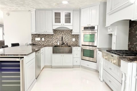 Купить виллу или дом в Тампа, Флорида 14 комнат, 272.39м2, № 1673960 - фото 29