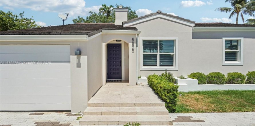 House in Surfside, Florida 3 bedrooms, 116.78 sq.m. № 1895876