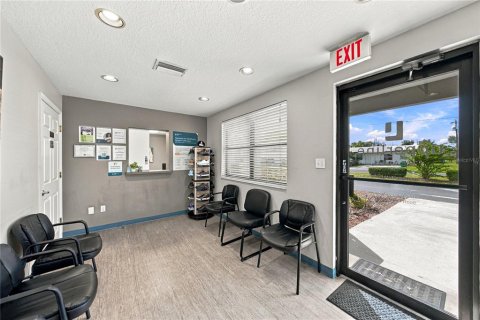 Commercial property in Zephyrhills, Florida 129.32 sq.m. № 2384106 - photo 29