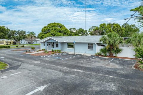 Commercial property in Zephyrhills, Florida 129.32 sq.m. № 2384106 - photo 27