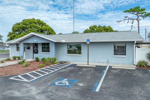 Commercial property in Zephyrhills, Florida 129.32 sq.m. № 2384106 - photo 19