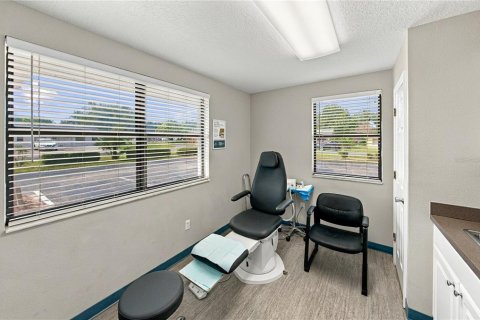 Commercial property in Zephyrhills, Florida 129.32 sq.m. № 2384106 - photo 10