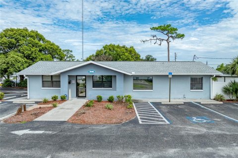 Commercial property in Zephyrhills, Florida 129.32 sq.m. № 2384106 - photo 18