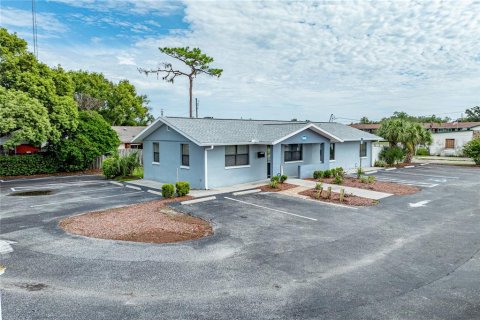 Commercial property in Zephyrhills, Florida 129.32 sq.m. № 2384106 - photo 17