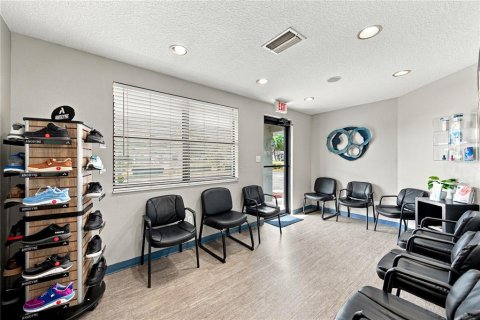 Commercial property in Zephyrhills, Florida 129.32 sq.m. № 2384106 - photo 30
