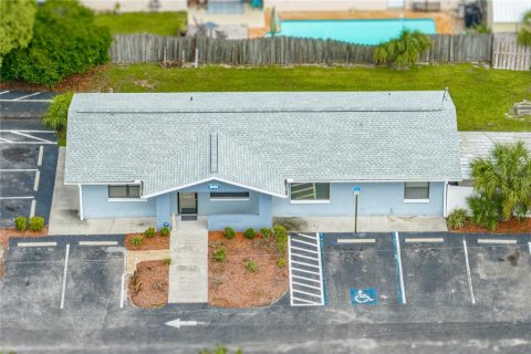 Commercial property in Zephyrhills, Florida 129.32 sq.m. № 2384106 - photo 16